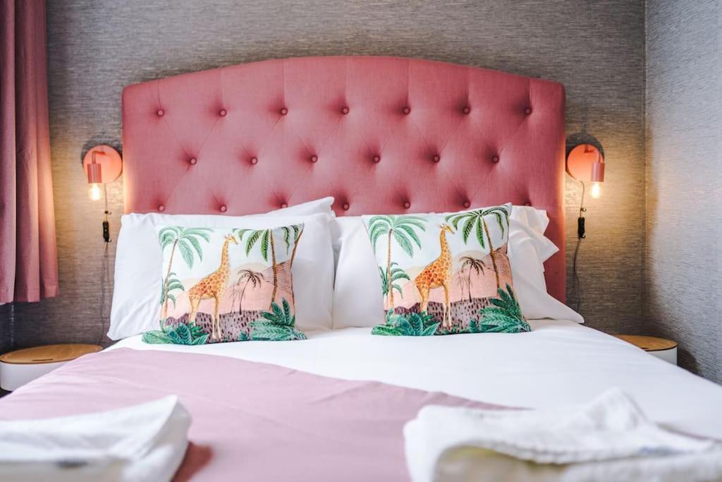 Pink Palace - Central Apartment Chester Eksteriør bilde
