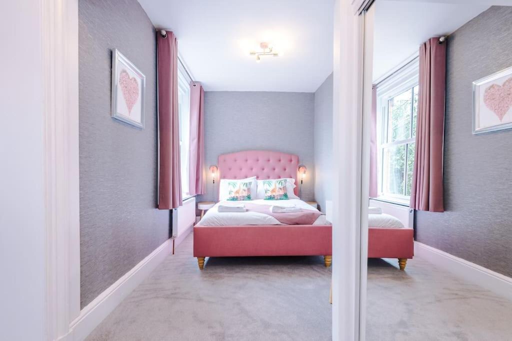 Pink Palace - Central Apartment Chester Eksteriør bilde
